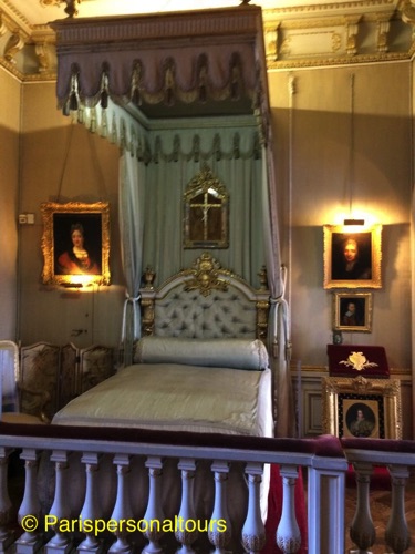 Maintenon-bedroom.jpg