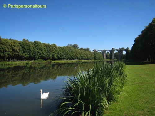 Maintenon-swan-acqueduct.JPG