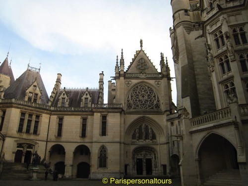 Pierrefonds-inside-courtyard.jpg