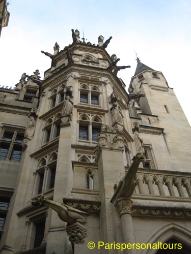 Pierrefonds-tower-gargoyls.jpg