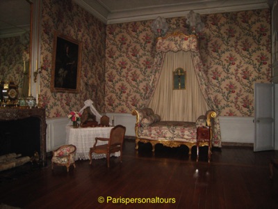 Madame-bedroom.jpg